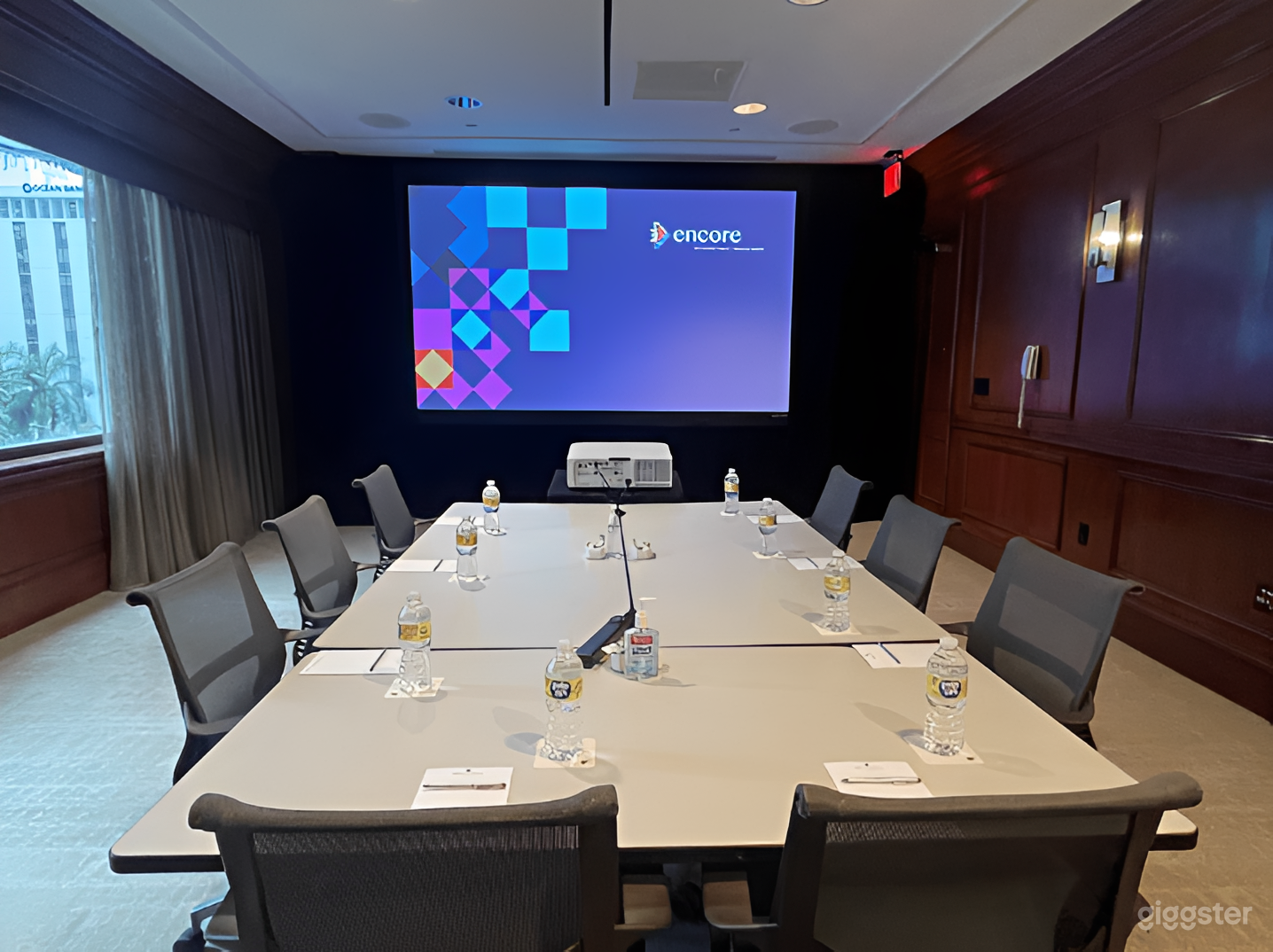Madrid Meeting Room – Elegant Corporate Meeting Space Photo 3