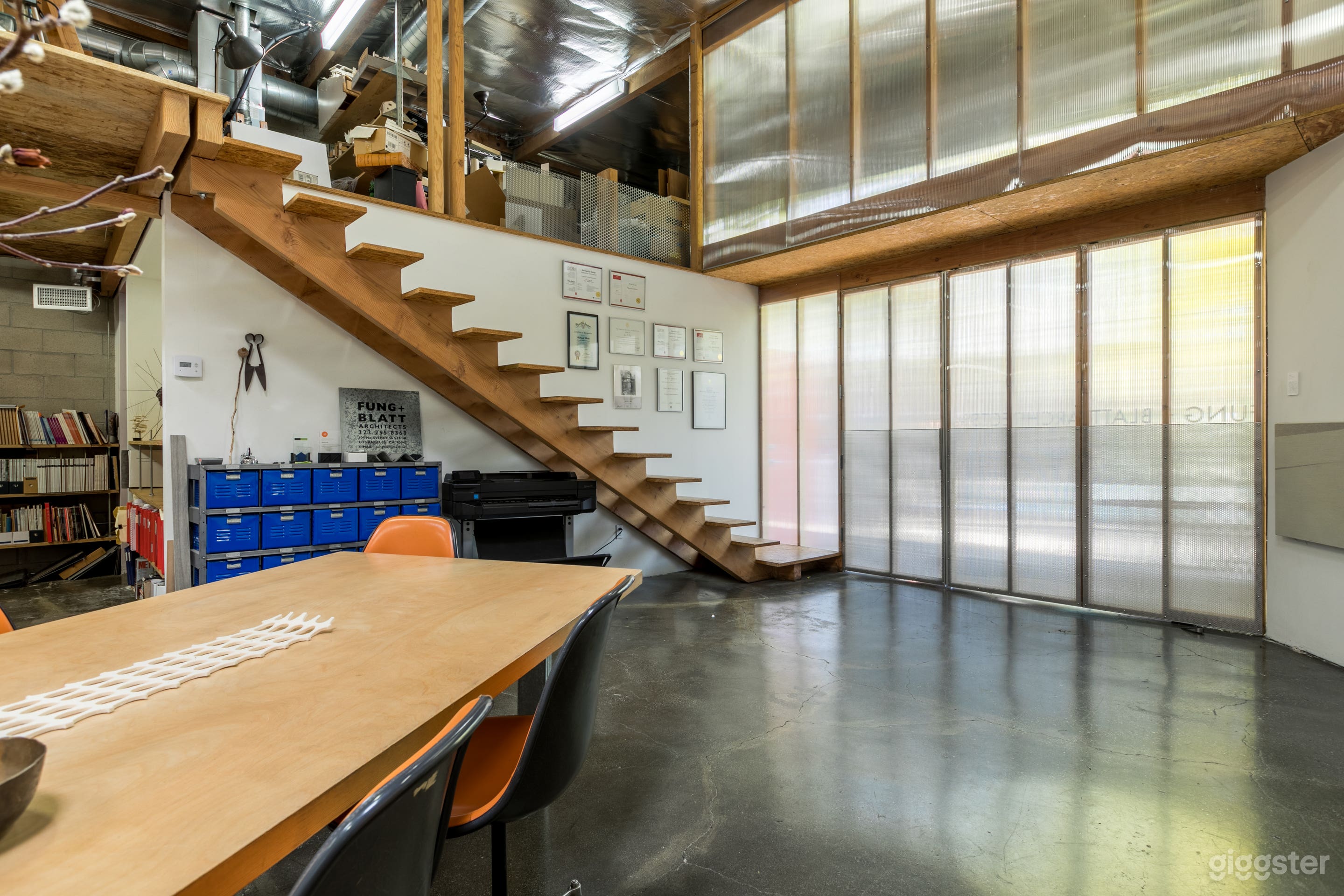 Modern Office No.370 Photo 2