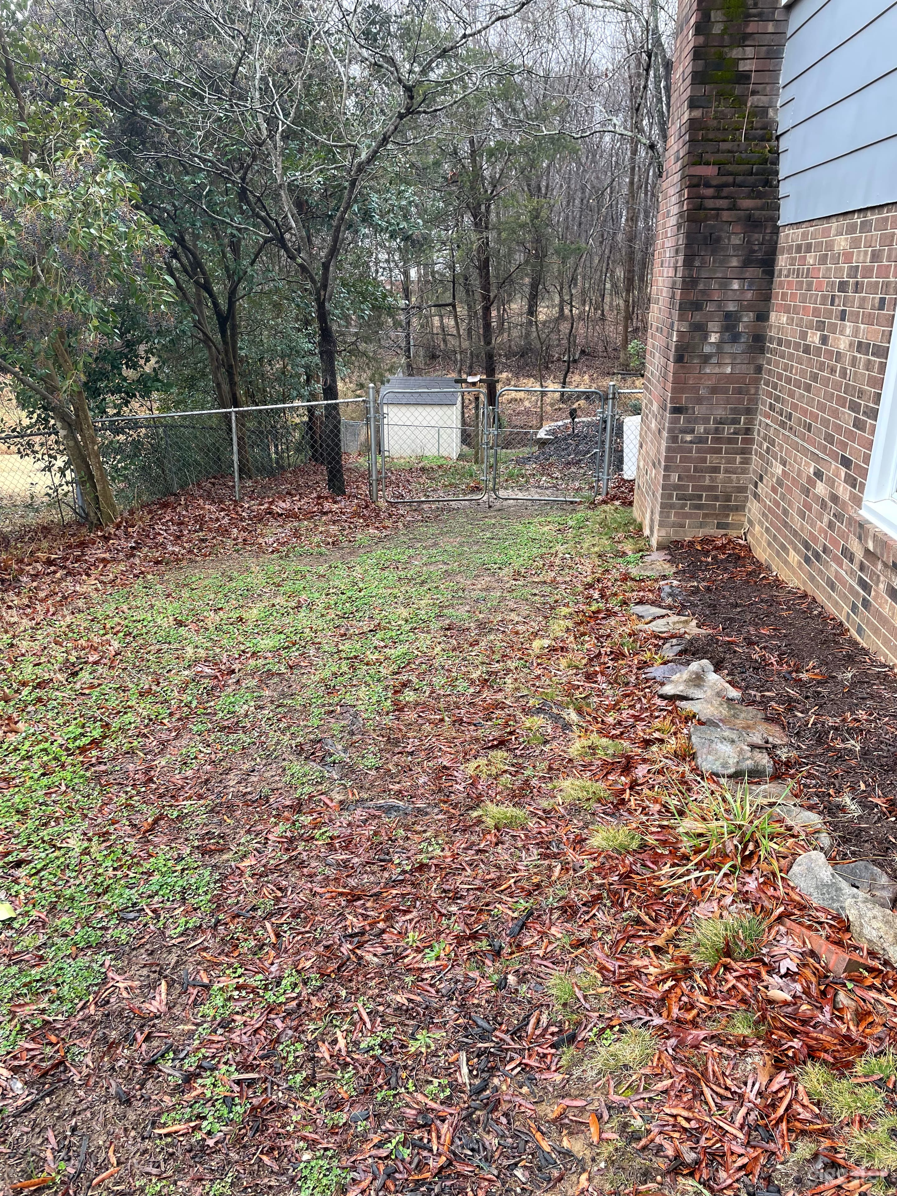 Side entrance gate