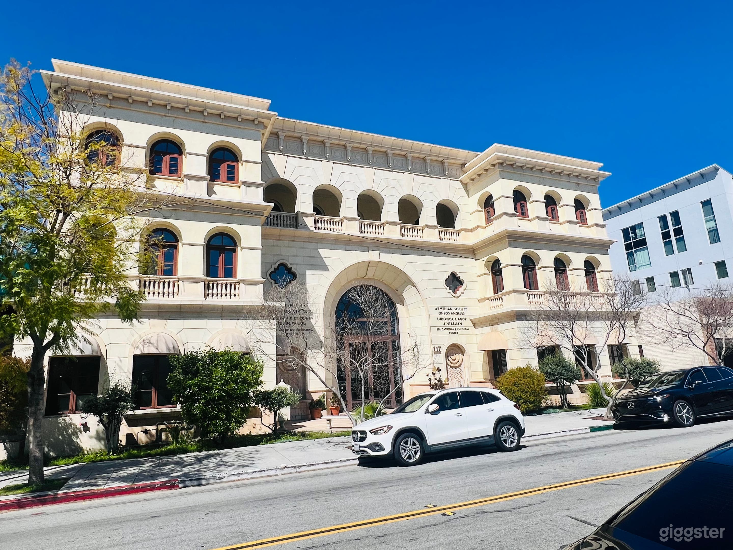 One of a kind  Library and conference hall Photo 1