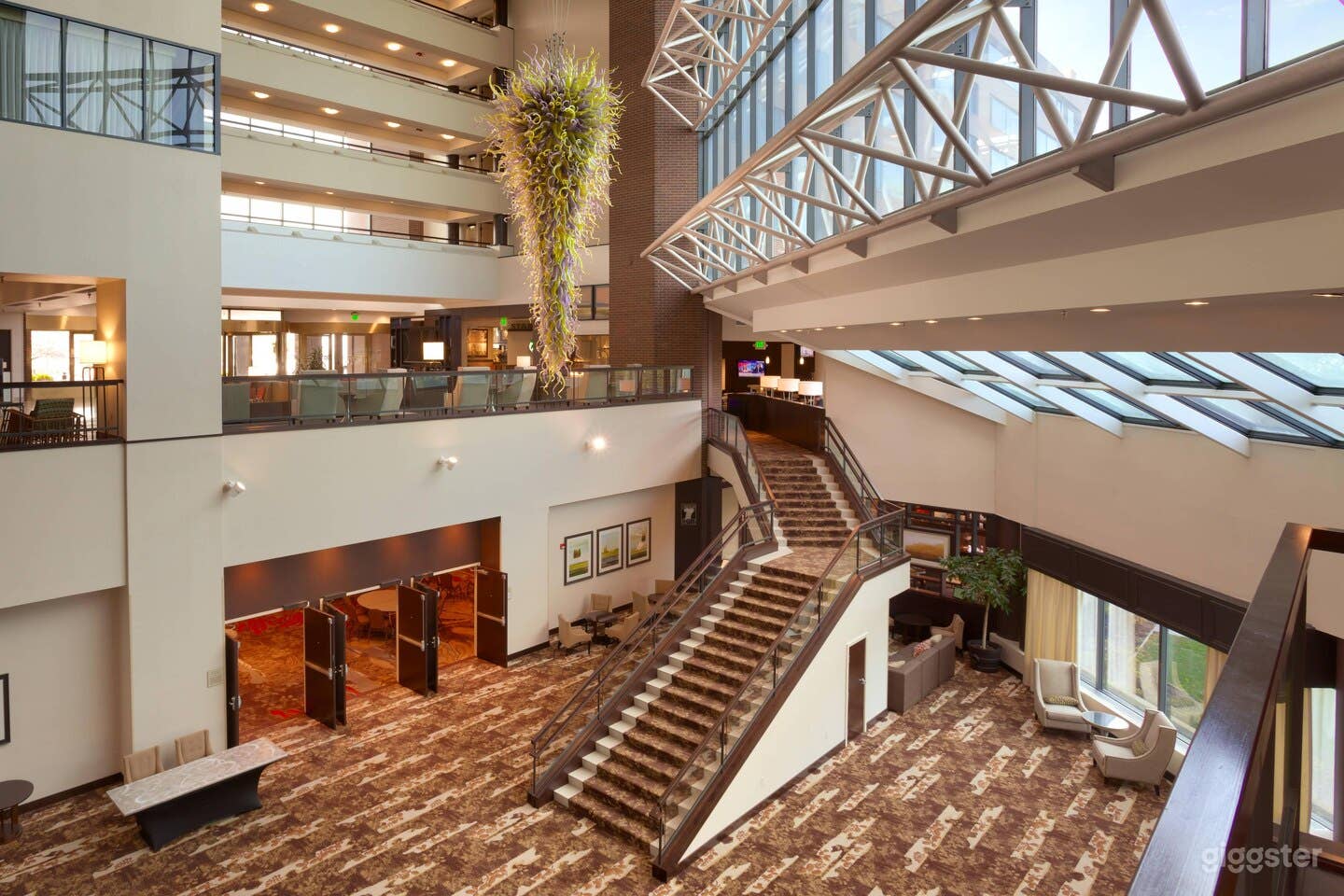 Luxurious Space at Downtown Photo 3