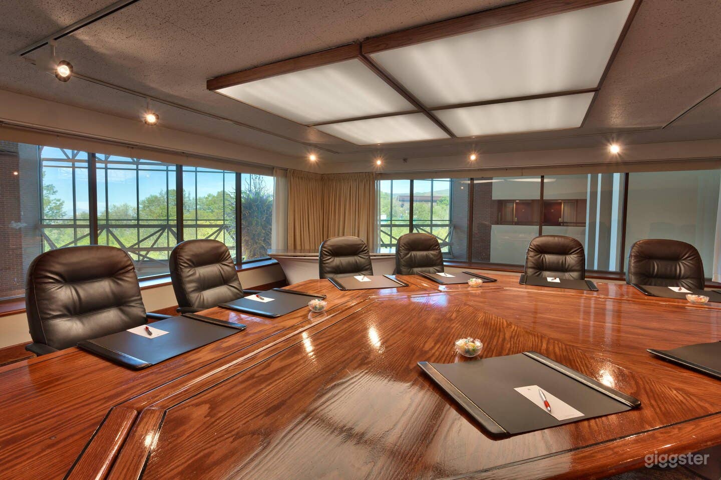 Luxurious Space at Downtown Photo 4