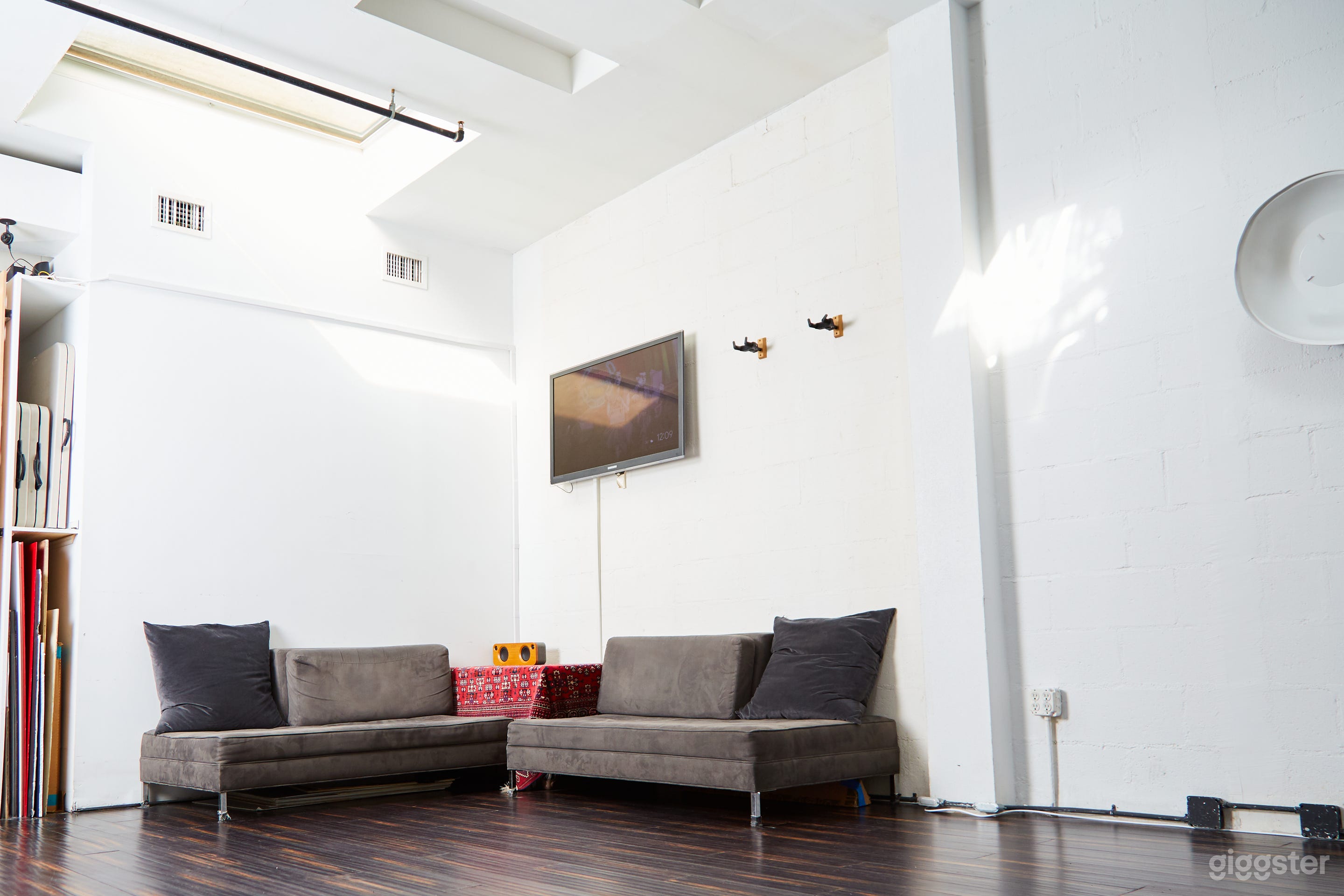 Downtown Manhattan Penthouse / Photo Studio w/ Private Deck Photo 3