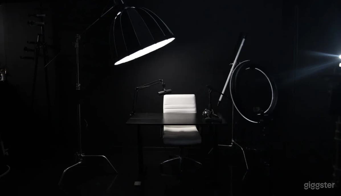 All Black Luxury Studio Photo 4