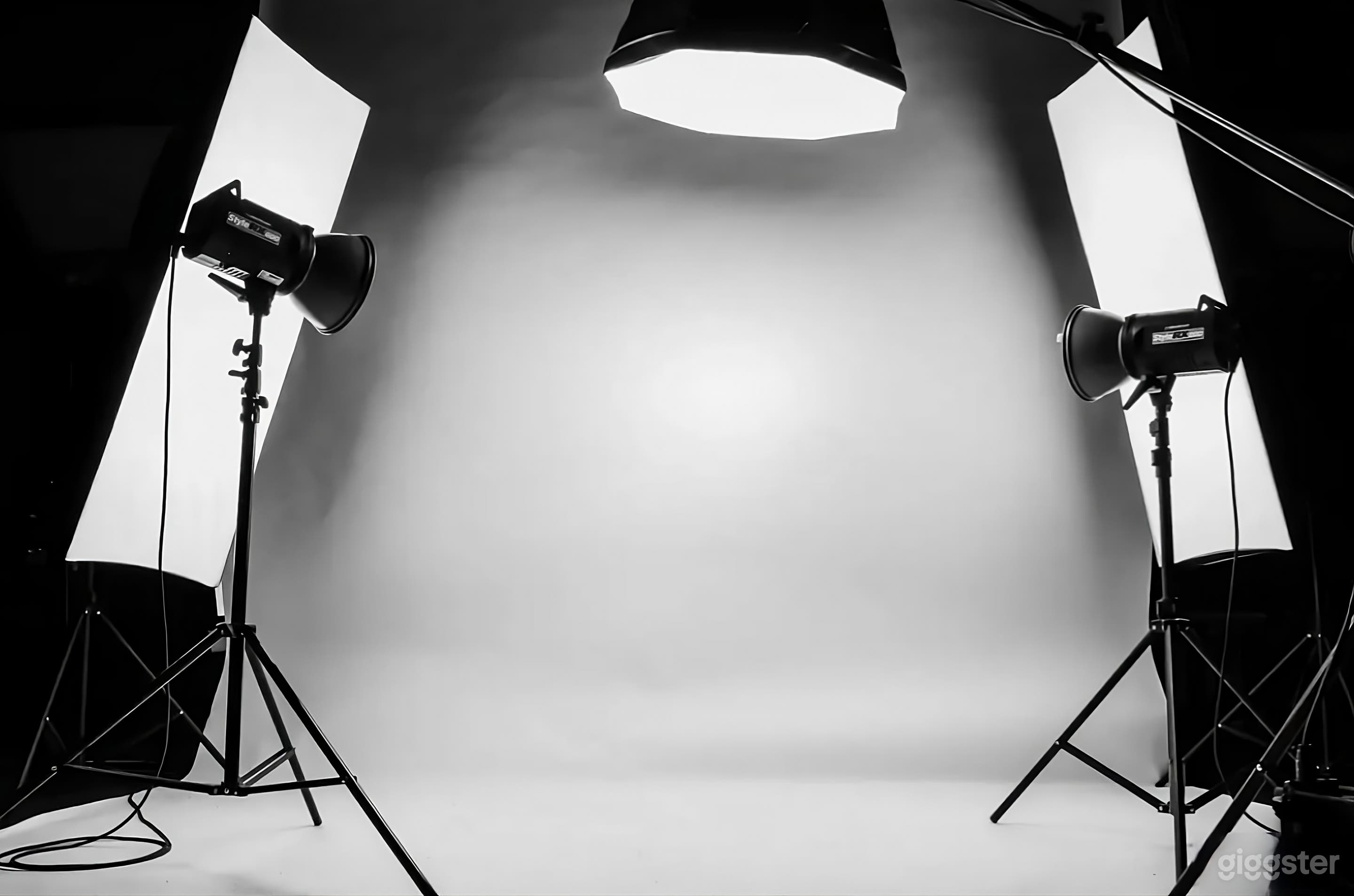 All Black Luxury Studio Photo 3