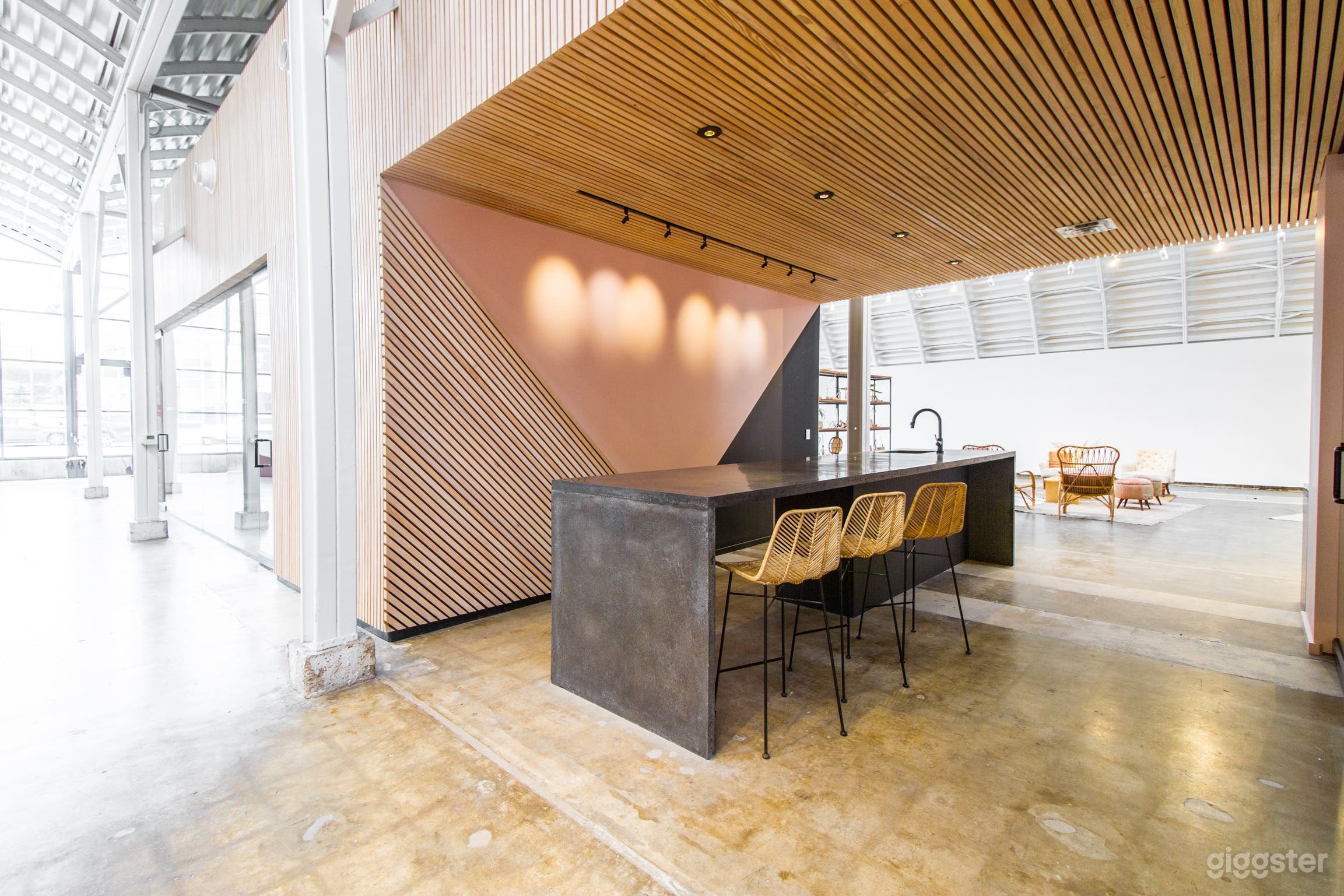 Middle Interior / can double up as a barista bar for shoots