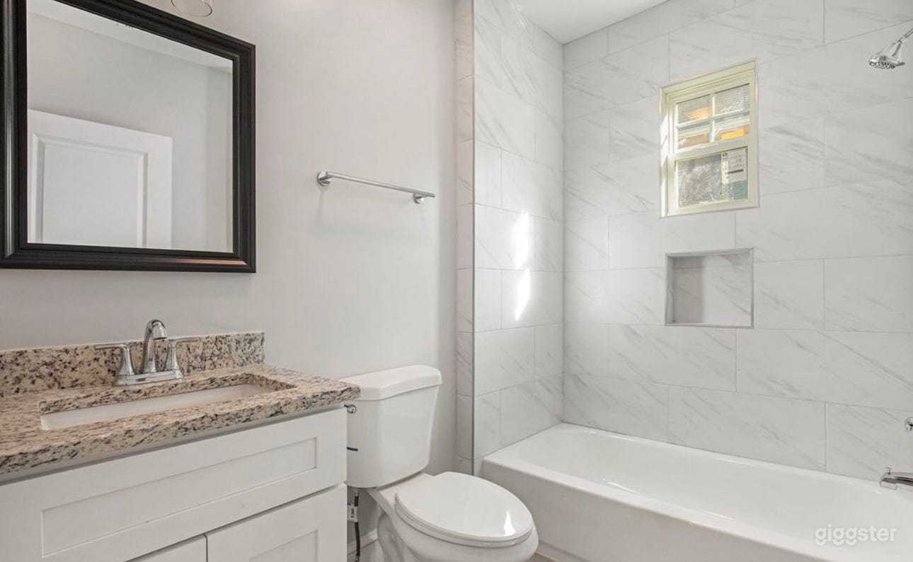 Beautifully Designed Modern Home Photo 2