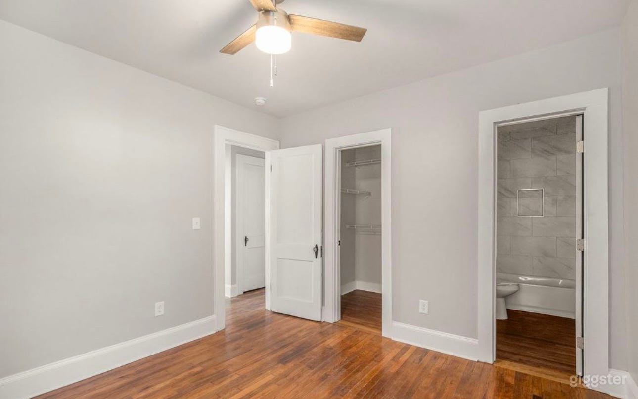 Beautifully Designed Modern Home Photo 3