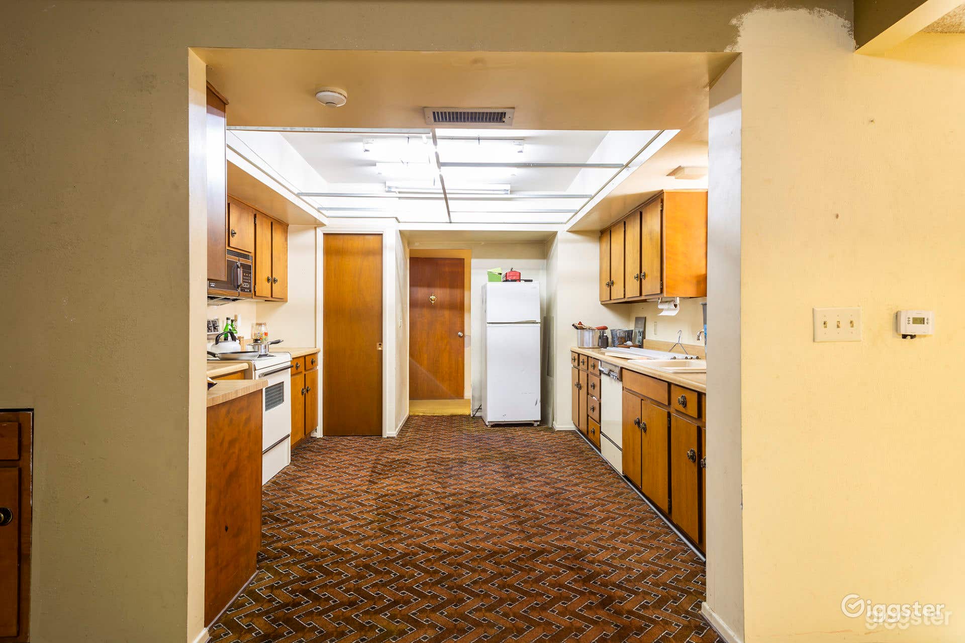 Full Studio Abandoned Vintage Retro Sets at Martinsound Photo 4