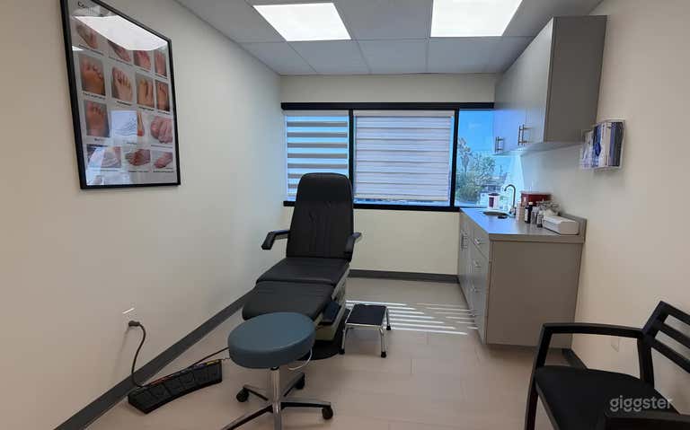  Clean and Stylish Doctor's Clinic 