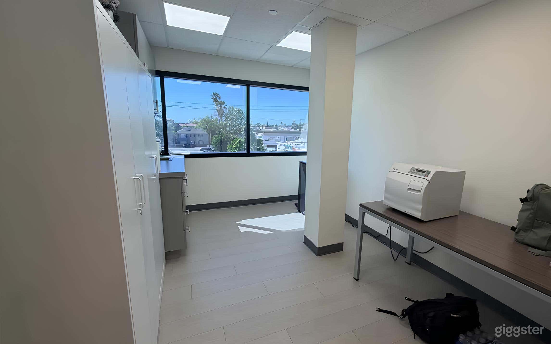 Clean and Stylish Doctor's Clinic Photo 4