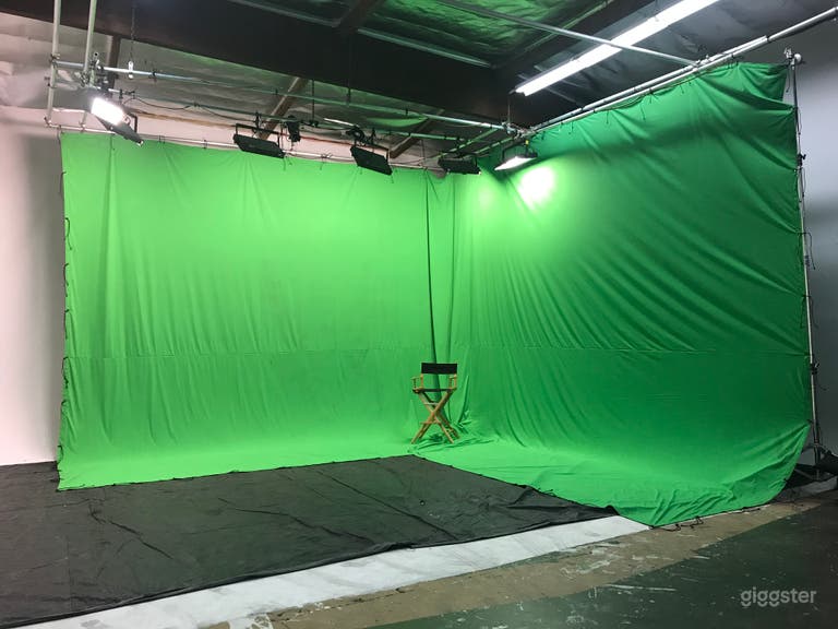 Pre-lit Green Screen Studio 