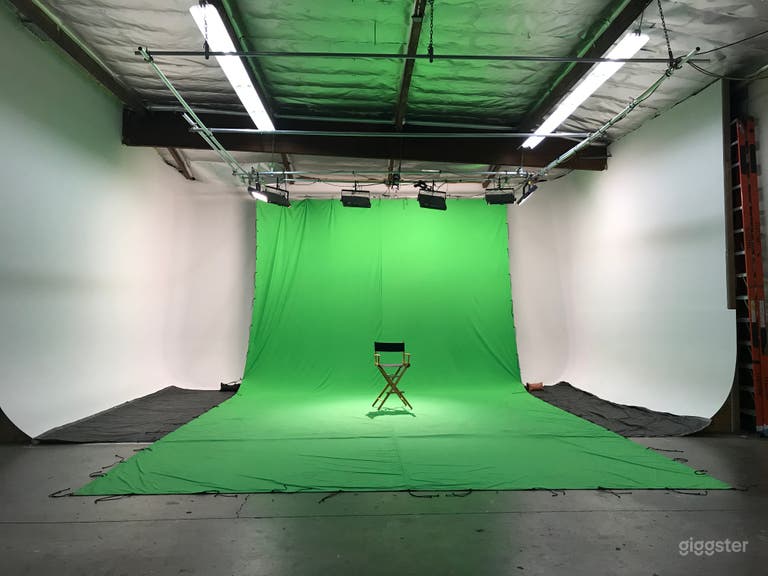  Pre-lit Green Screen Studio 