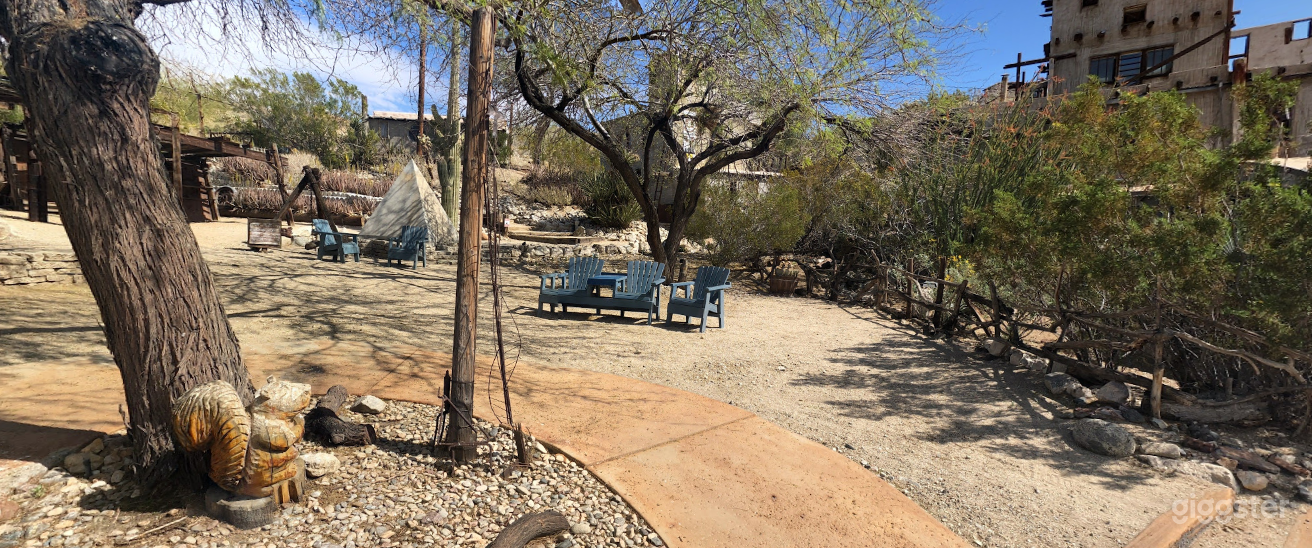 Majestic and Wonderful Courtyard in California Photo 1