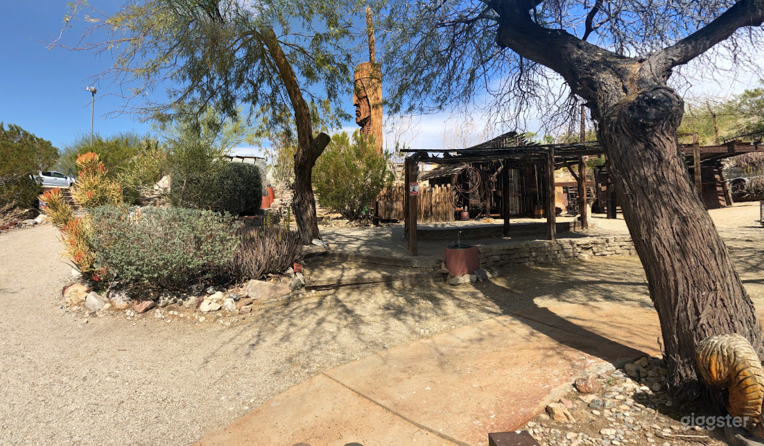 Majestic and Wonderful Courtyard in California Photo 4