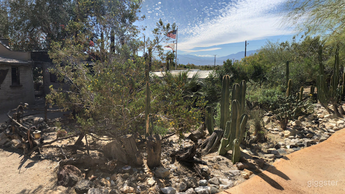 Majestic and Wonderful Courtyard in California Photo 2