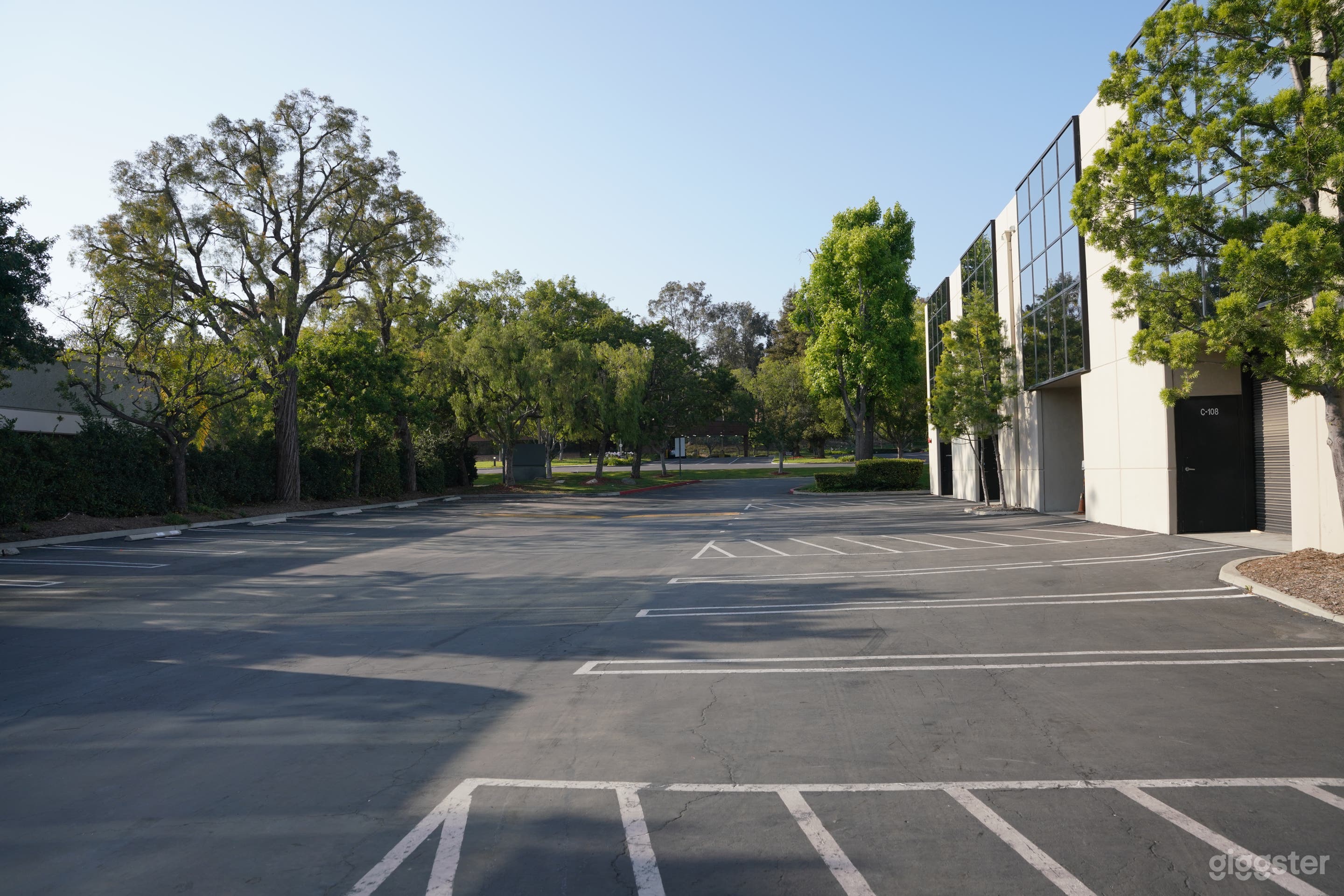 Multi-Set Film Studio | Hospital, Restaurant Bar,Office DTLA Photo 1