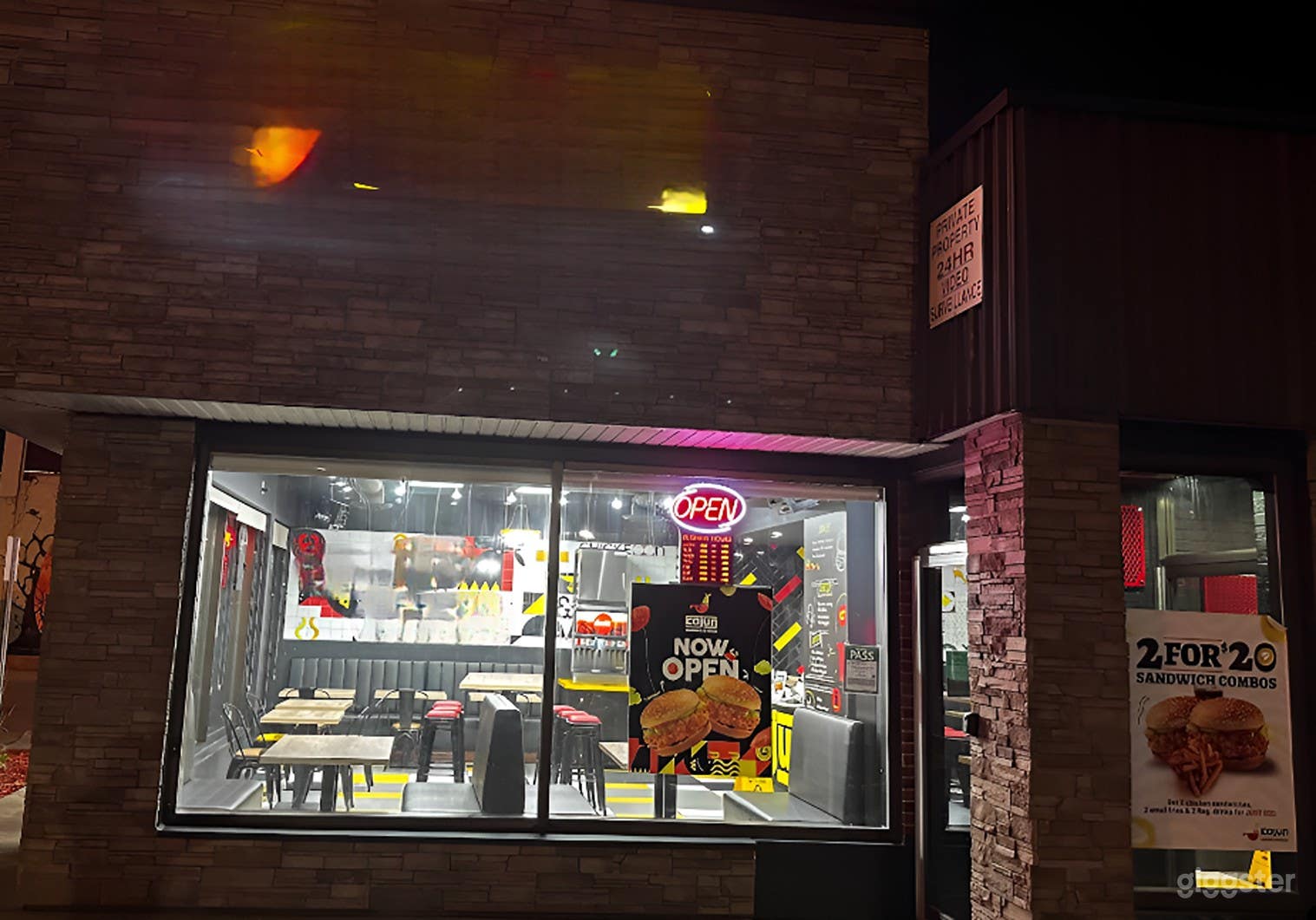 Elegant Dining Retreat Photo 3