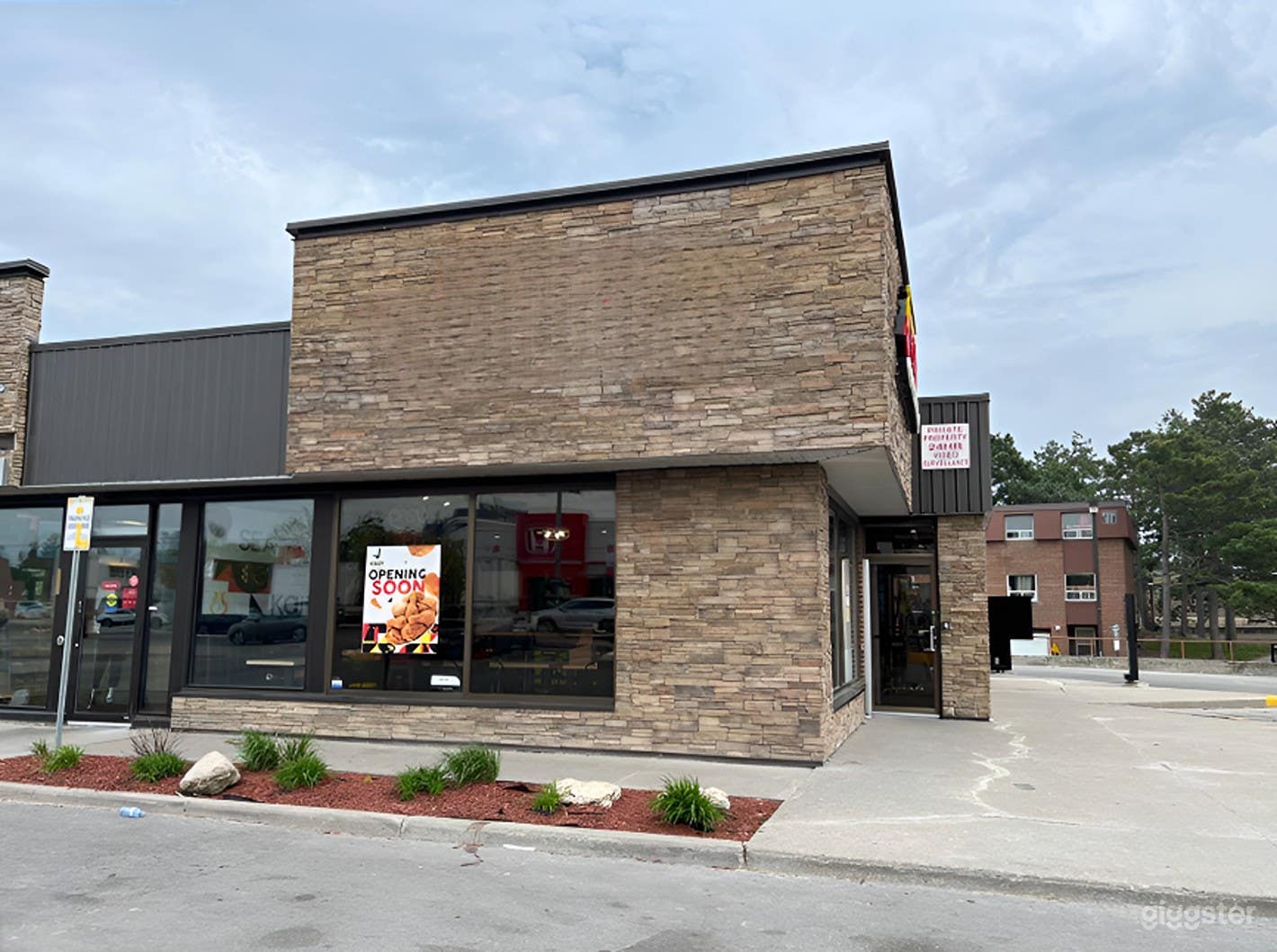 Elegant Dining Retreat Photo 1