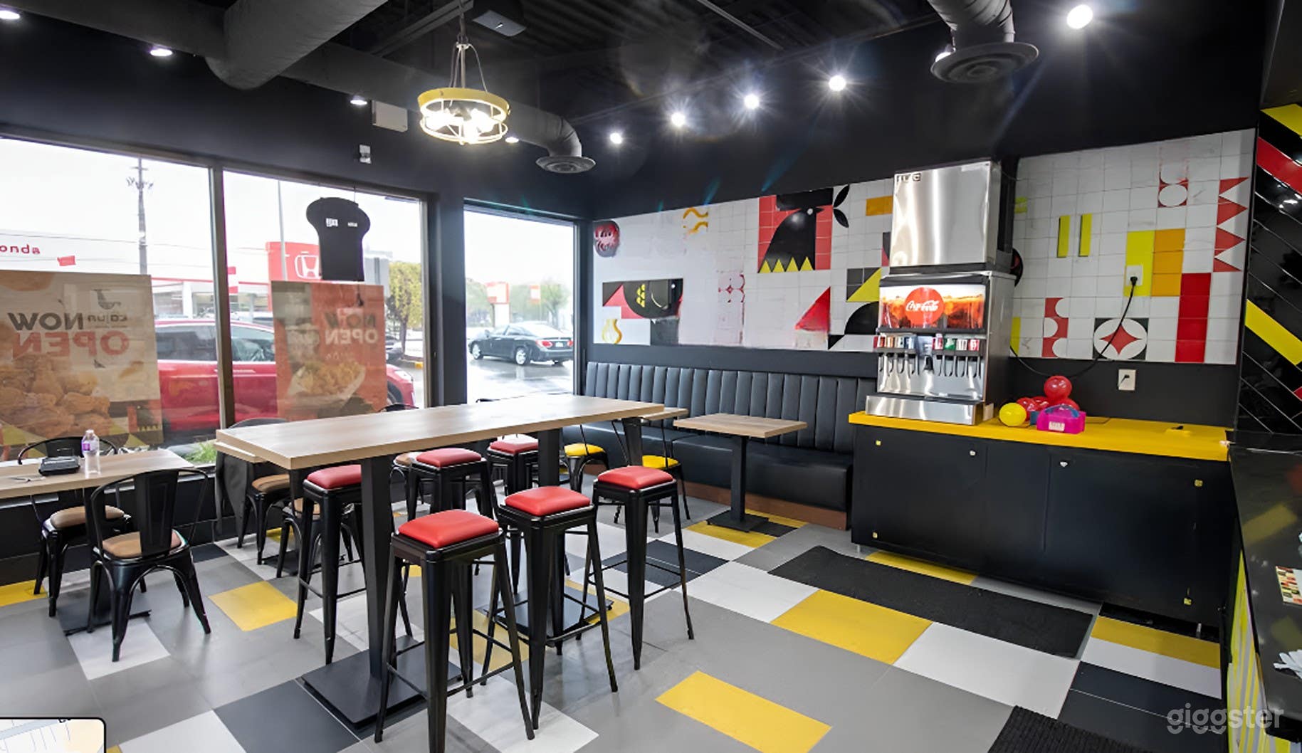 Elegant Dining Retreat Photo 4