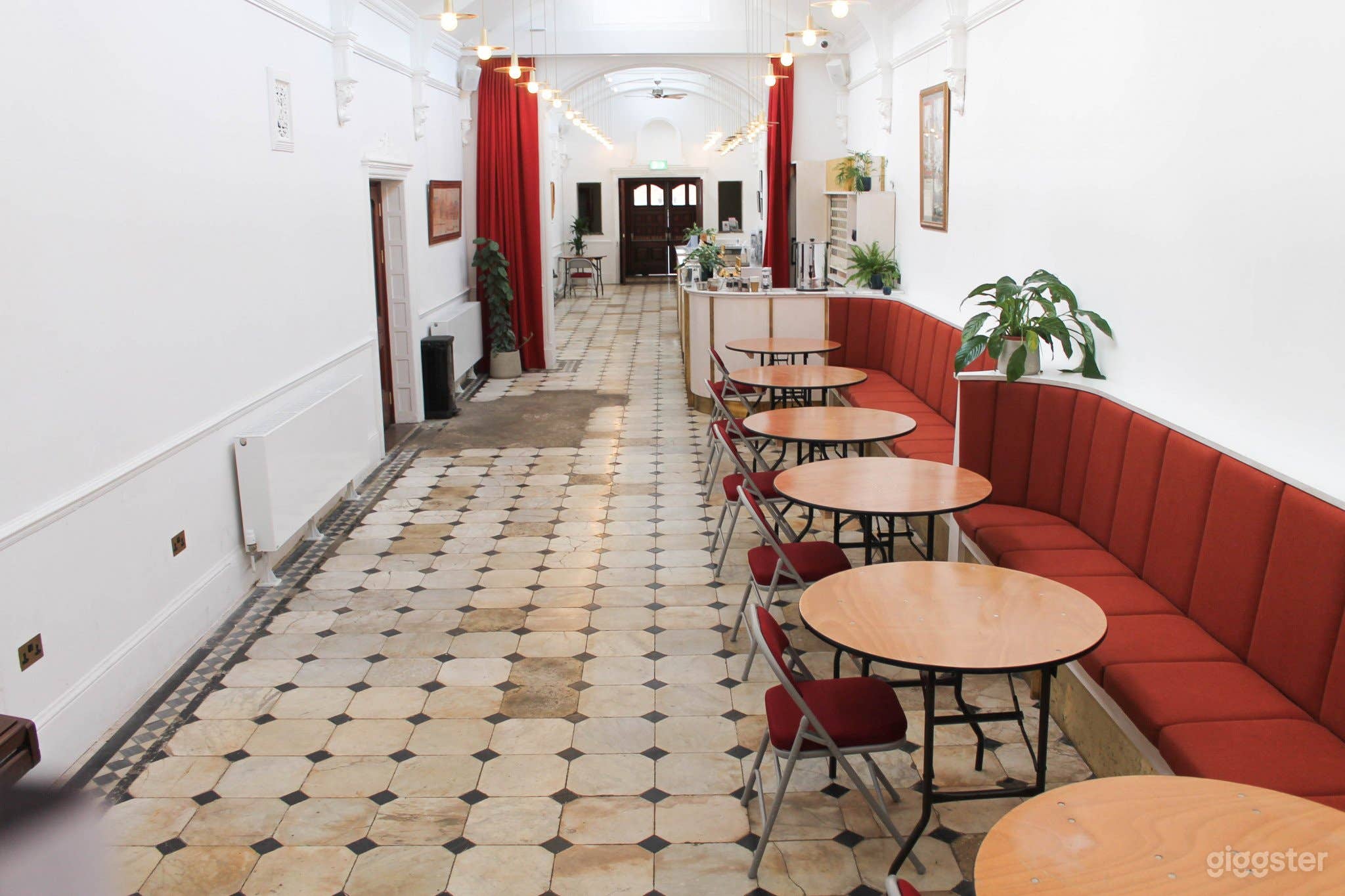 Gallery, Social Cafe and Coworking Space Photo 4