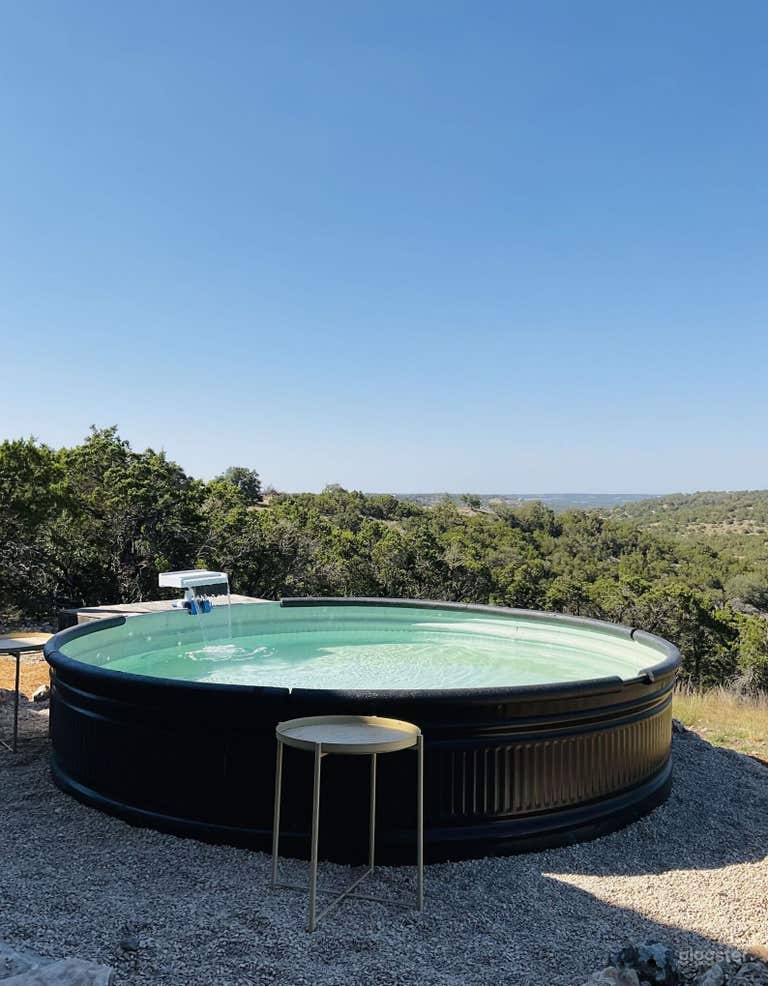  Cowboy pool with great view 