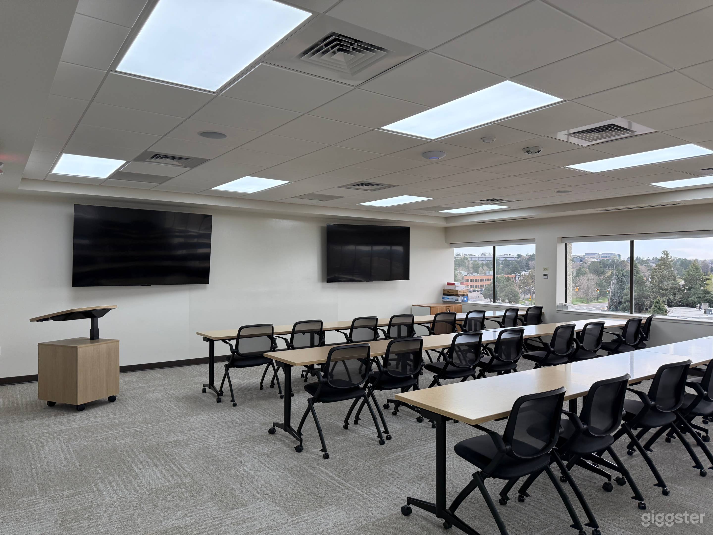 Modern Meeting & Event Space with Mountain Views Photo 2