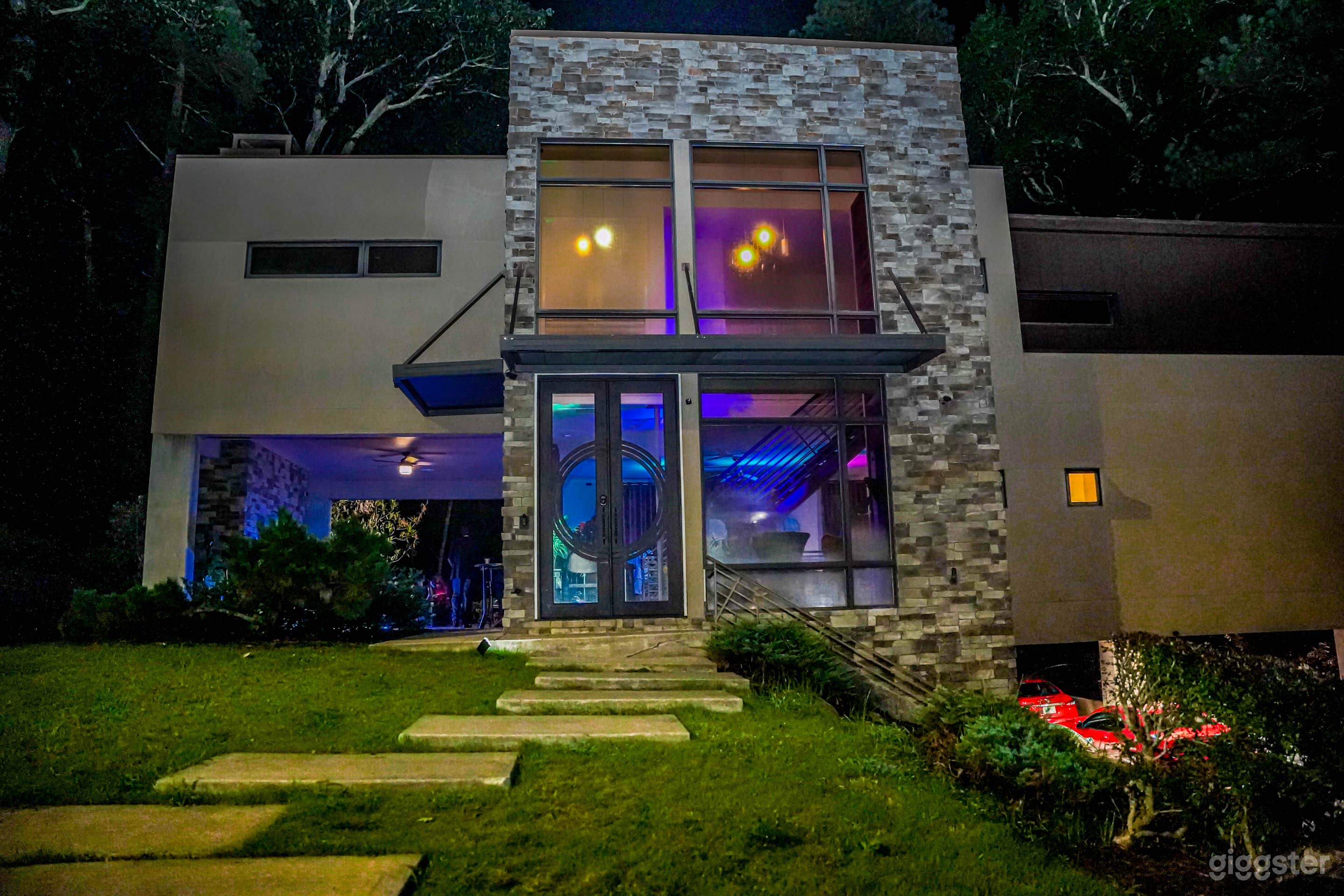 Super Mansion Photo 1