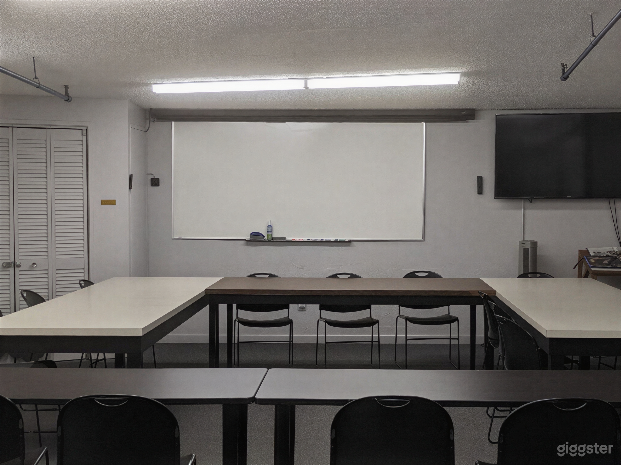 Spacious Institutional Classroom & Workshop Photo 4