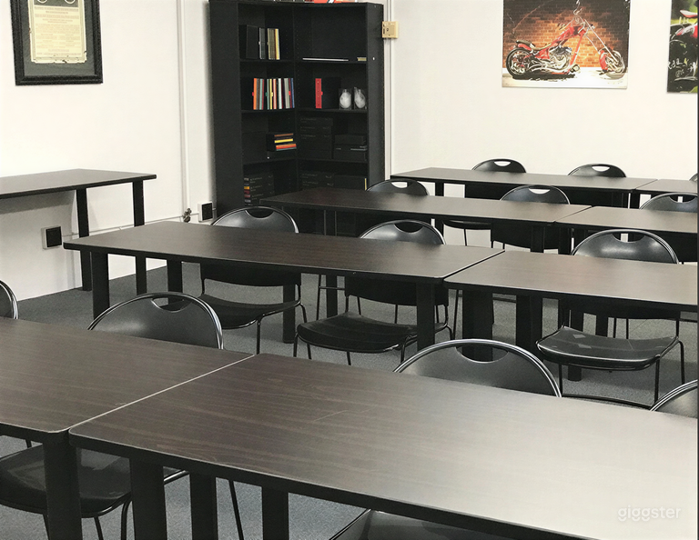  Spacious Institutional Classroom & Workshop 