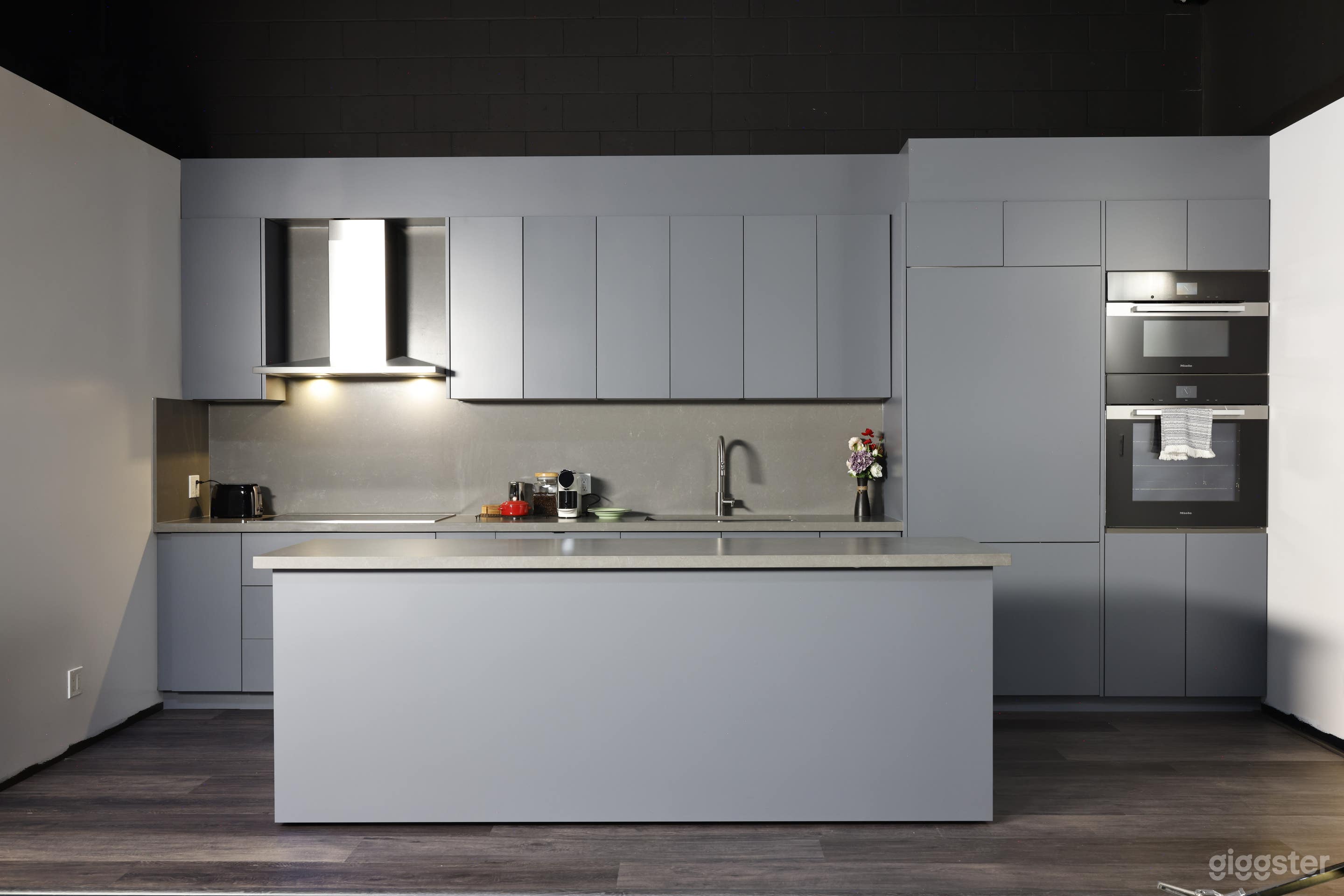 Stunning Kitchen Stage for Production Photo 1