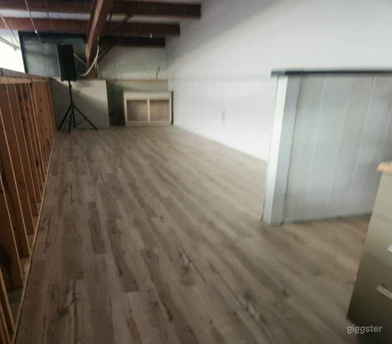 Upstairs Loft for Meetings Photo 3