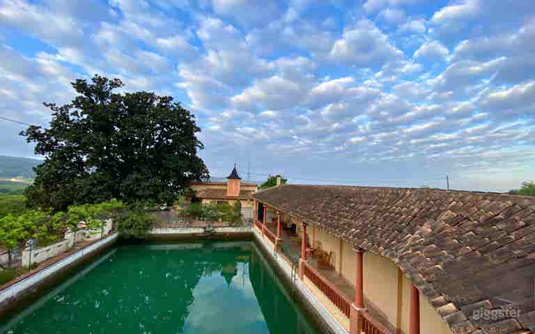  Casa de Campo Modernista con Jardín y Piscina 