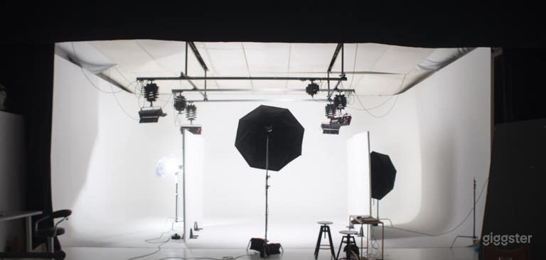  A simple photography setup - basic lighting for photo &amp; video is included with every booking. 
