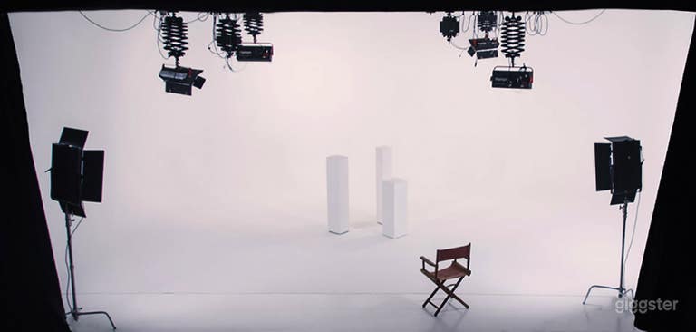  the cove itself, with rails and pantographs 