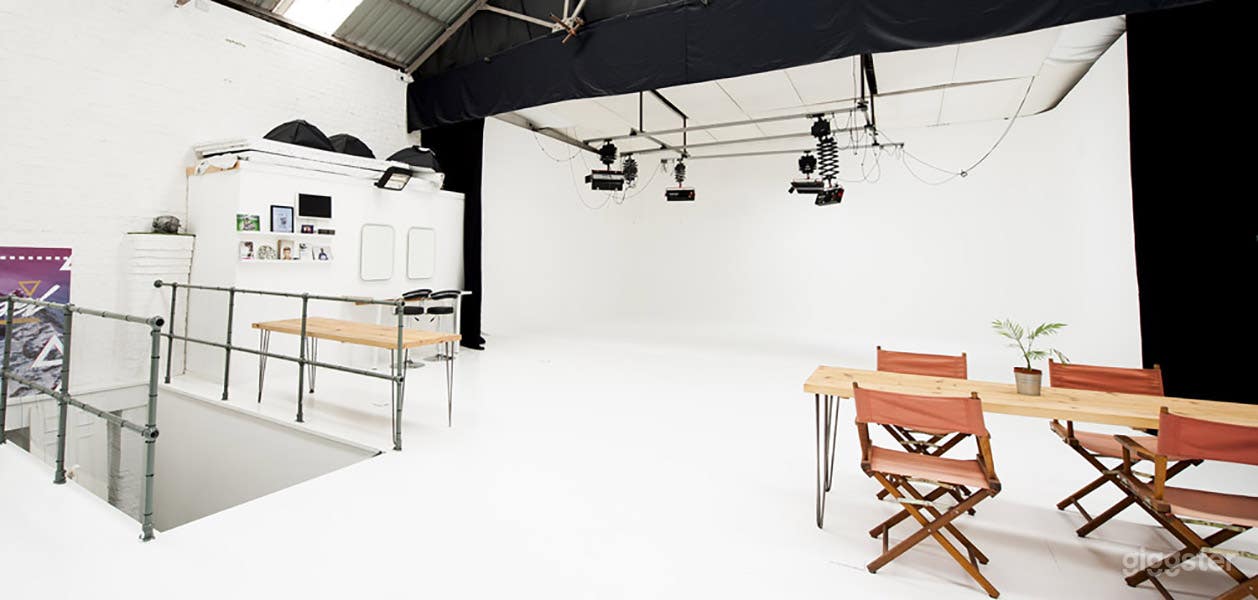 The main studio, and cove, with rails and pantographs