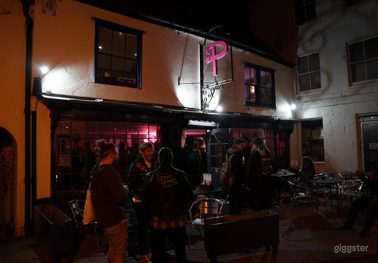  Small independant rock venue with vegan food in Brighton 