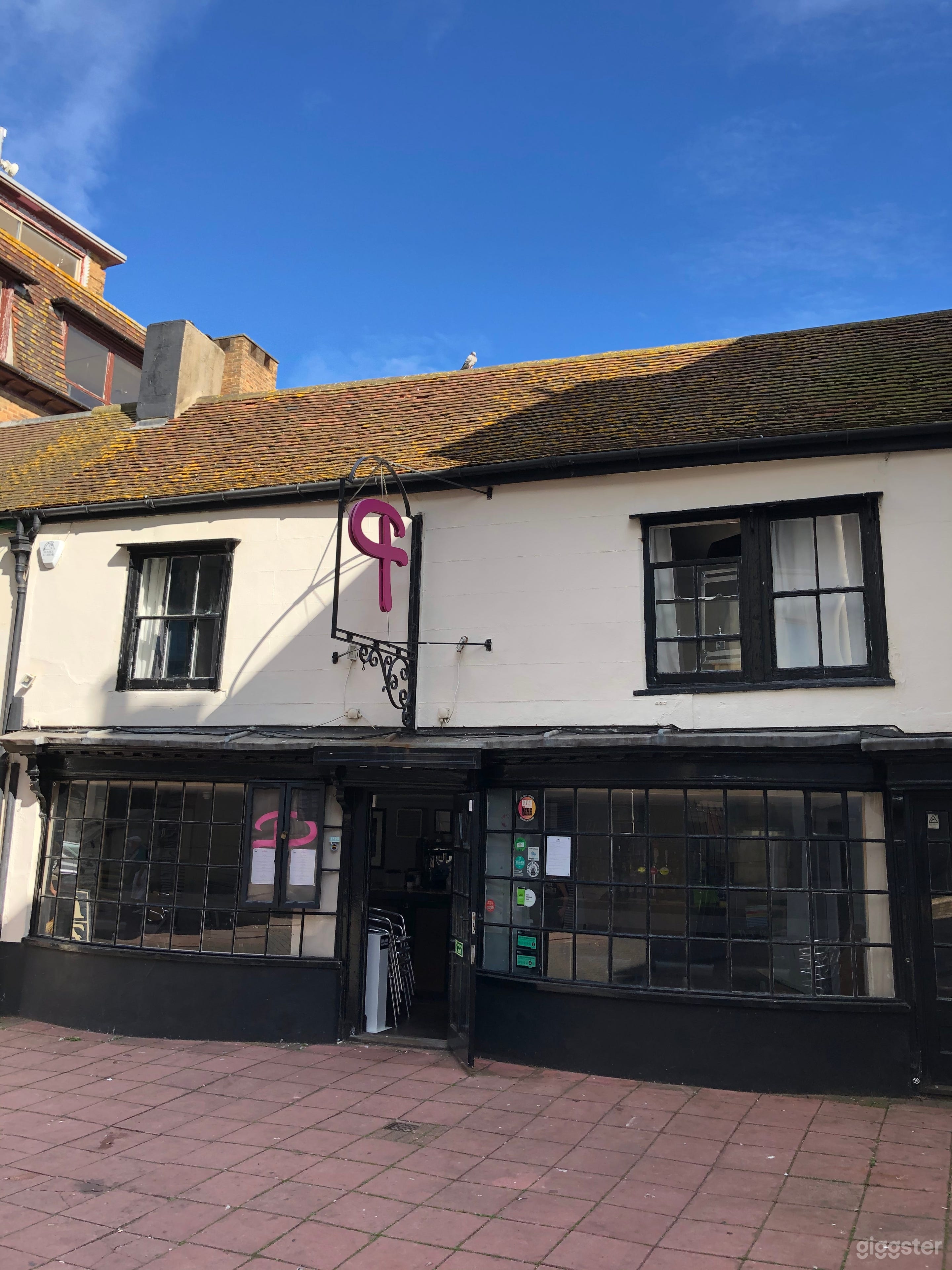 Small independant rock venue with vegan food in Brighton Photo 1