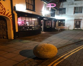  Small independant rock venue with vegan food in Brighton 