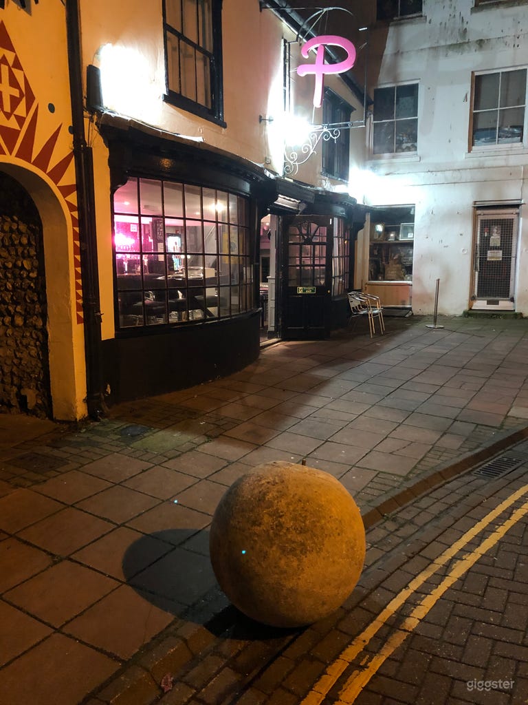  Small independant rock venue with vegan food in Brighton 