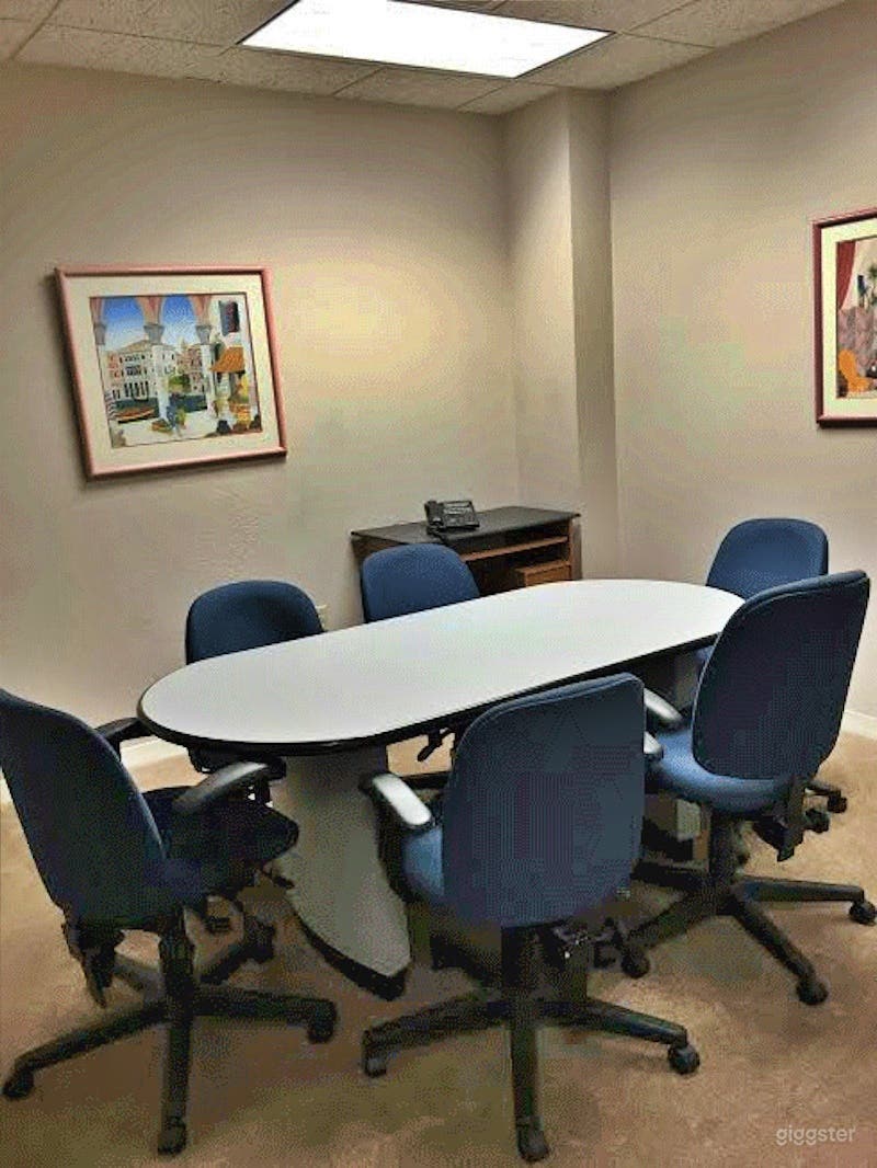 150 SQFT Conference/Meeting Room Photo 3
