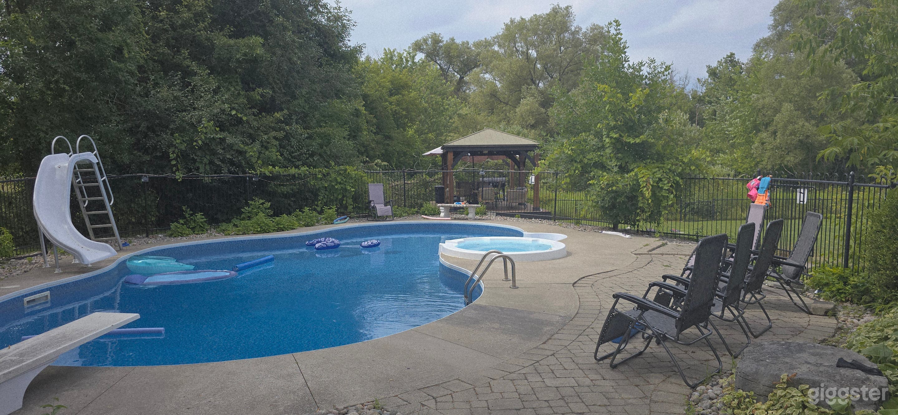 Hidden Heaven in the Heart of Aurora Photo 1