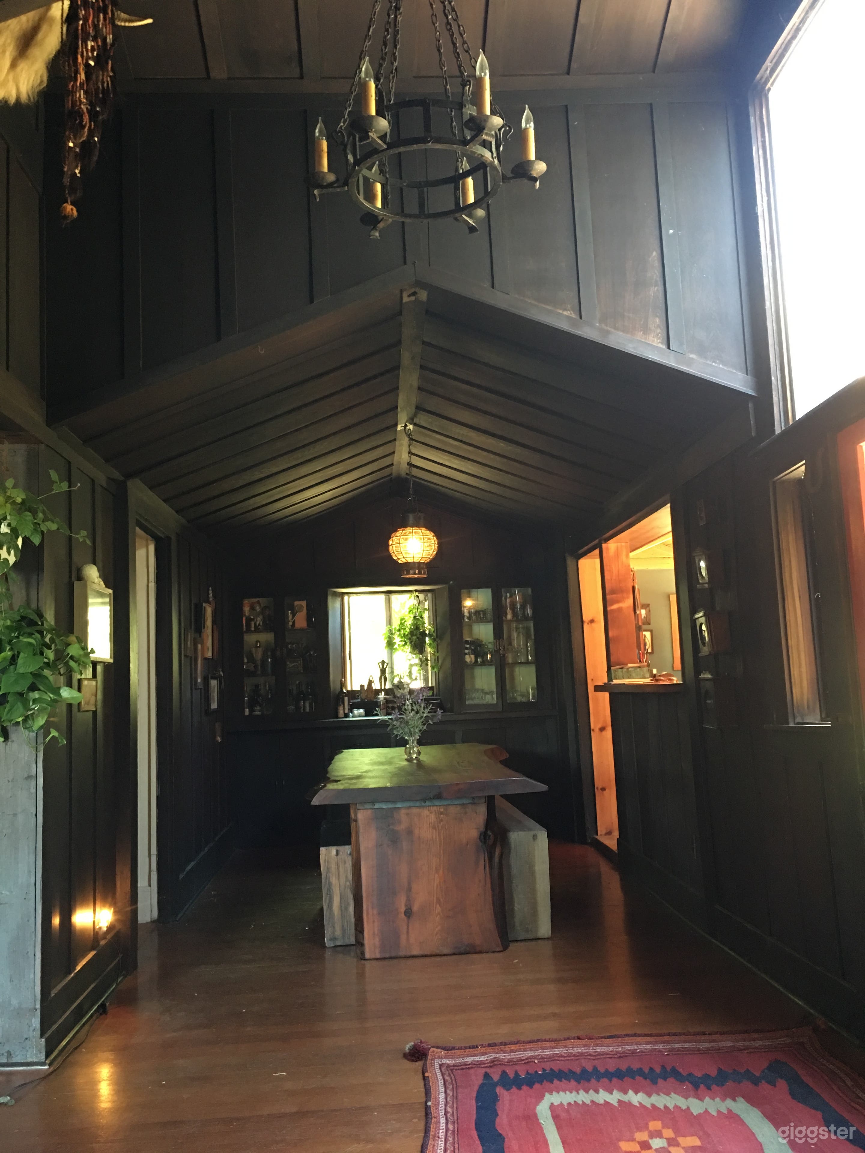 Redwood Cabin in Los Angeles Photo 4