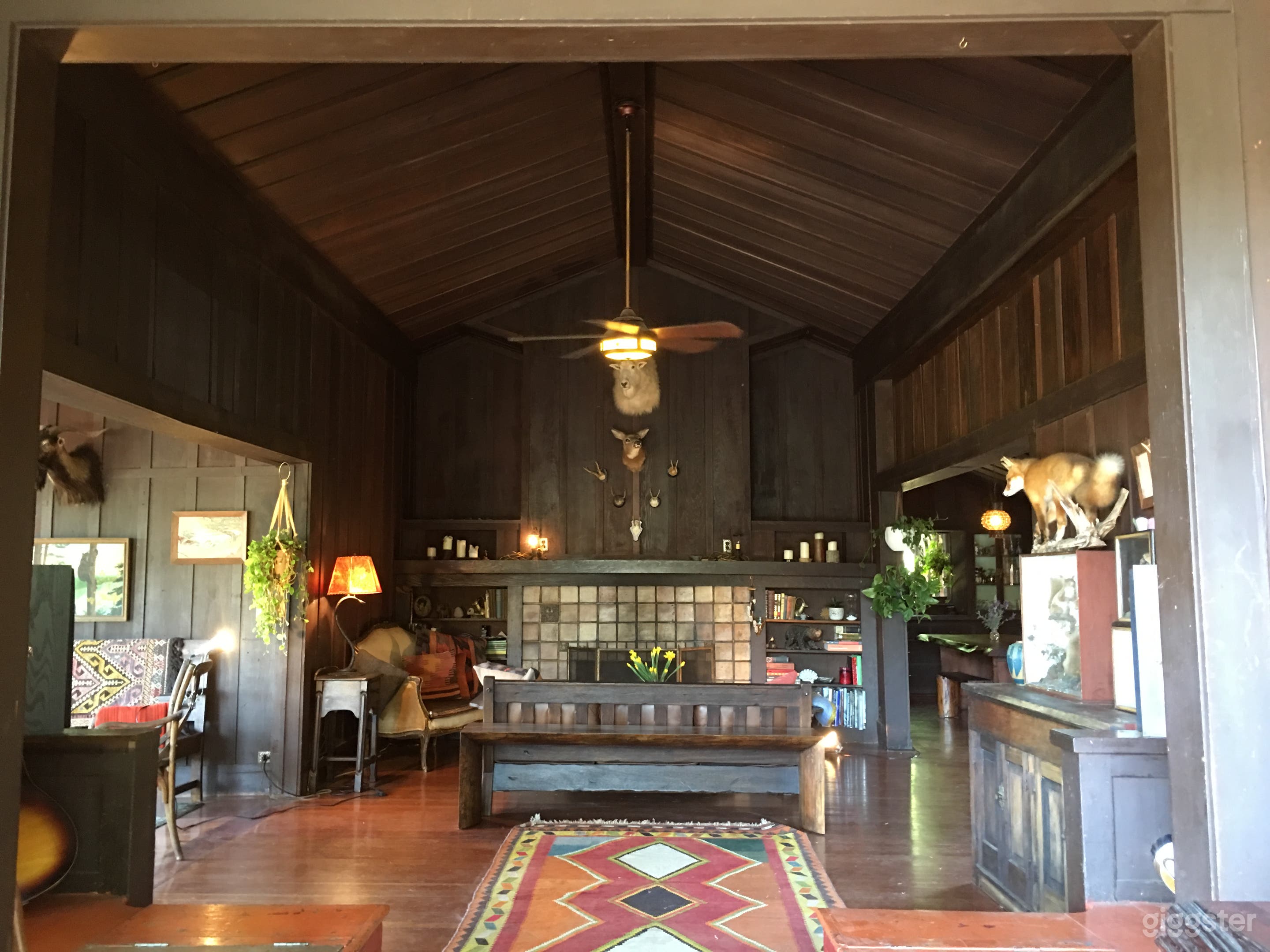 Redwood Cabin in Los Angeles Photo 2