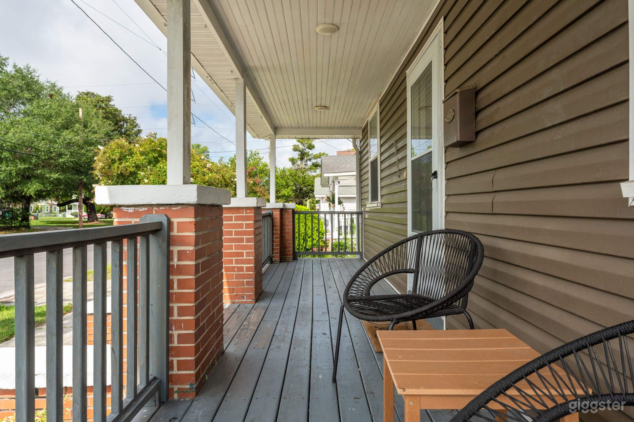Spacious, Bright &amp; Clean Downtown Bungalow Home Photo 2