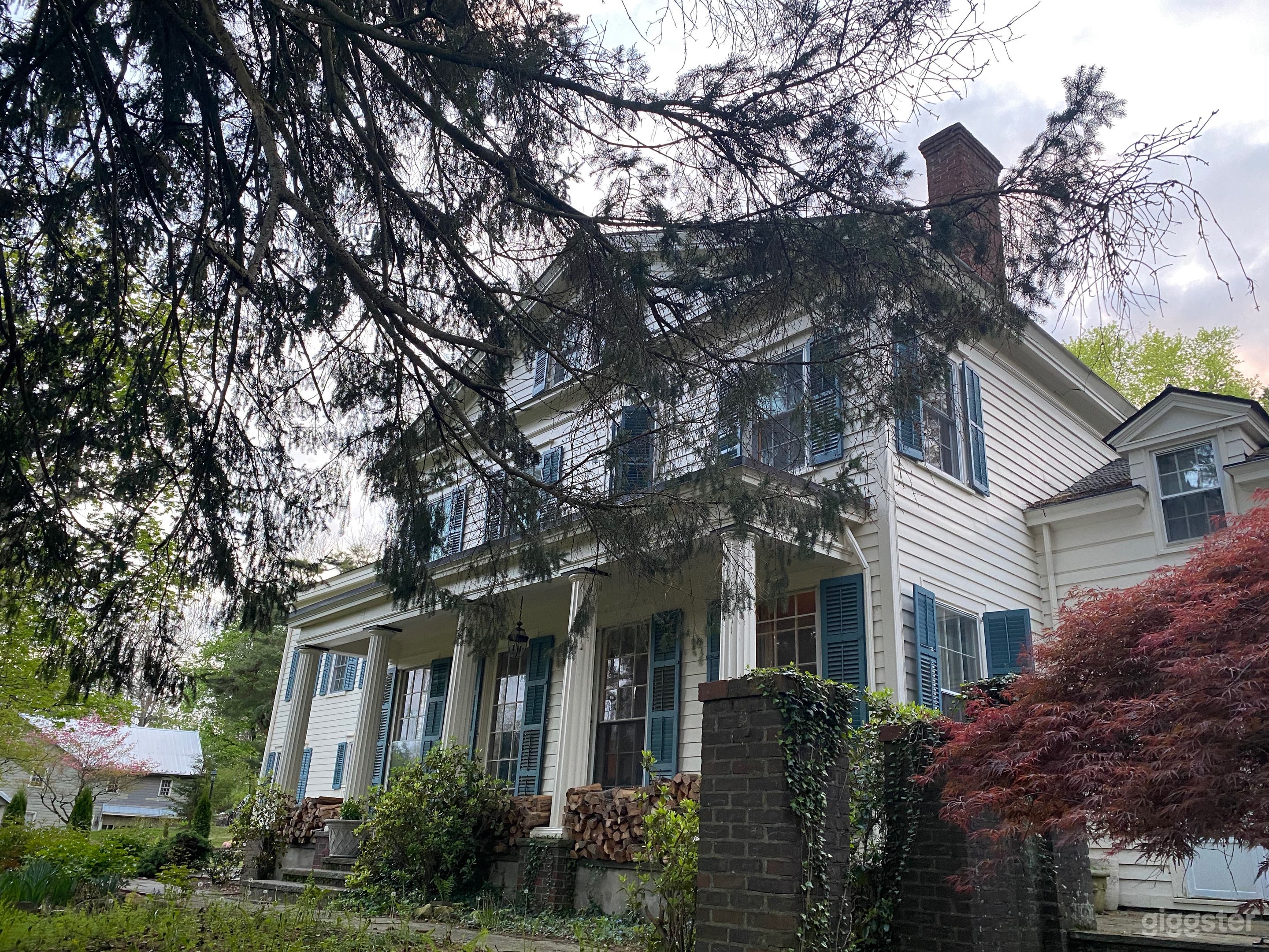 Beautiful Federal/Greek Revival Mansion Built 1835 Photo 2