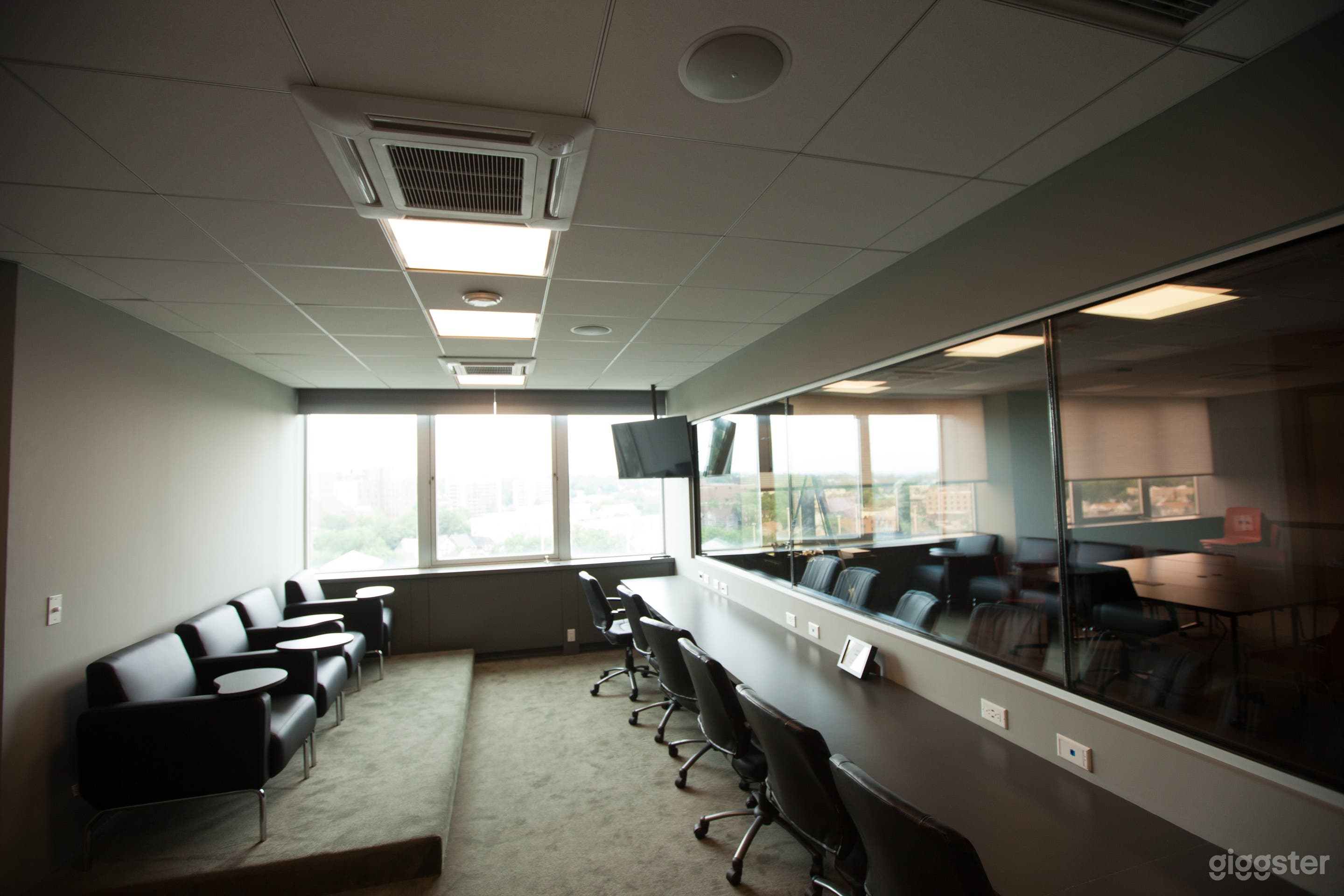 View Room (Behind one-way mirror)