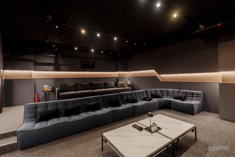  Private Cinema 