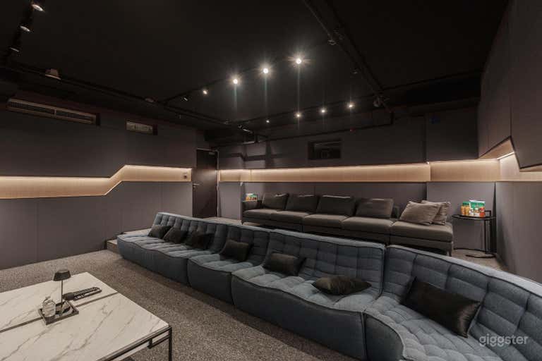  Private Cinema 