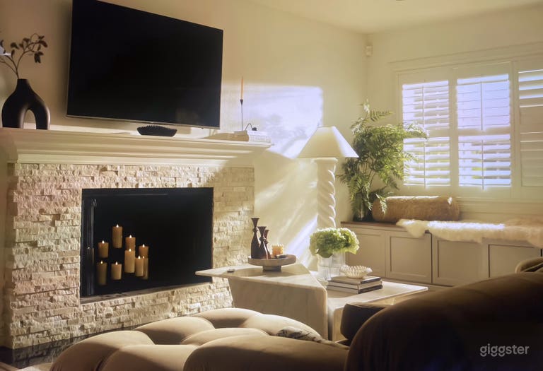  Modern Sculptural Home with Designer Interiors 